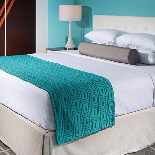 AVM Enterprises, Inc Howard Johnson Cool Scheme Queen Bed Scarf